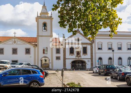 Figueira da Foz, Portugal - 26 octobre 2020 : détail de l'architecture de l'église de Saint Antoine (igreja de santo antonio) dans le centre-ville sur an au Banque D'Images