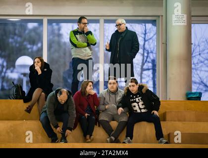 Viana do Castelo, Portugal - 13 novembre 2021 : joueur d'Afifense en action contre Vermoim, jeu de handball comptant pour le Tournoi Intantis. Banque D'Images