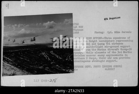 Légende : les hélicoptères Sea Knight des bases aériennes de Phu Bai et Quang Tri décollent du Marine Aircraft Group-39 pour fournir un soutien air-sol à la 3e division des Marines dans le nord du I corps, au Vietnam en 1968. La mission vise à découvrir les emplacements ennemis tout en bénéficiant d'un soutien stratégique avantageux. » Banque D'Images