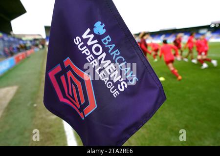 Photo de dossier datée du 12-02-2023 de la marque Barclays Women's Super League sur un drapeau de coin. La Super League et le Championnat féminin se préparent à se libérer de la Fédération de football après que les deux premiers niveaux aient unanimement accepté d'être gouvernés par un nouvel organisme indépendant à partir de la saison prochaine. Date de publication : mardi 28 novembre 2023. Banque D'Images