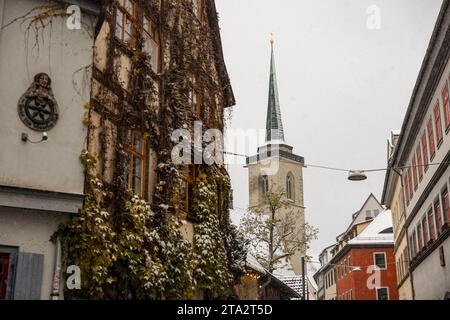 Erfurt im Schnee 28112023 - Blick auf den Turm der Allerheiligenkirche. Erfurter Innenstadt BEI Schnee. Erfurt Thueringen Deutschland *** Erfurt dans la neige 28112023 vue de la tour de l'église de tous les Saints Erfurt centre-ville dans la neige Erfurt Thuringe Allemagne 281123 ppb-65 crédit : Imago/Alamy Live News Banque D'Images