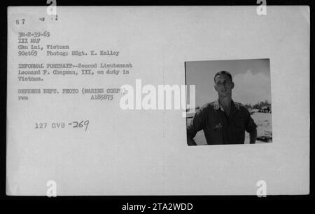 Portrait de groupe d'officiers et de fonctionnaires, y compris Robert McNamara, Richard Nixon et Billy Graham lors de leur visite à Chu Lai, au Vietnam, le 9 octobre 1965. Le sous-lieutenant Leonard F. Chapman III est également photographié. Photo informelle prise par le SSgt. K. Kelley. Ministère de la Défense photo (corps des Marines) A185875 rhum 127 GVB-269. Banque D'Images