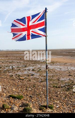 Union Jack volant sur la plage Banque D'Images