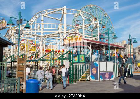 Promenade en steeplechase à Coney Island, Brooklyn, New York, États-Unis d'Amérique. Banque D'Images