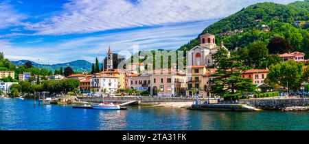 Lacs italiens pittoresques. Lago Maggiore. Belle ville de Laveno Mombello. nord de l'Italie Banque D'Images