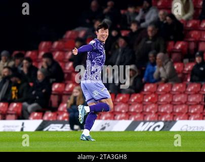 Hwang UI-JO de Norwich City célèbre avoir marqué le deuxième but de leur équipe lors du Sky Bet Championship Match à Vicarage Road, Watford. Date de la photo : mardi 28 novembre 2023. Banque D'Images