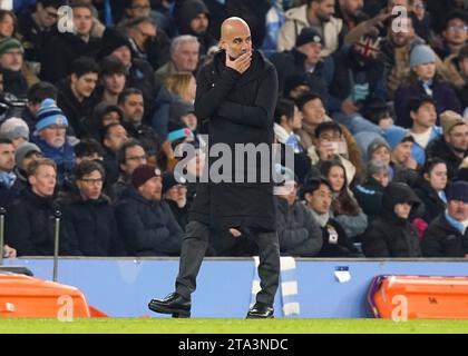 Manchester, Royaume-Uni. 28 novembre 2023. Un entraîneur inquiet Josep Guardiola de Manchester City pendant le match de l'UEFA Champions League à l'Etihad Stadium, Manchester. Le crédit photo devrait se lire : Andrew Yates/Sportimage crédit : Sportimage Ltd/Alamy Live News Banque D'Images