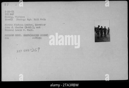 Des personnalités éminentes de la guerre du Vietnam, dont le secrétaire à la Défense Robert McNamara, le futur président Richard Nixon et le célèbre évangéliste Billy Graham, sont photographiés ici. La photo a été prise le 9 novembre 1965 à Danang, au Vietnam. Sont également présentés le chef de peloton des Marines, le gouverneur John J. Chafee, et le général Levis W. Walt. La photo a été prise par le sergent Bill Weih et est une photo officielle du ministère de la Défense. Banque D'Images