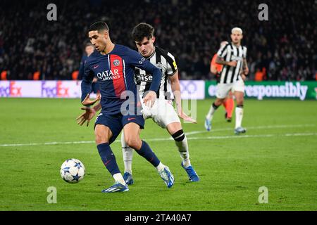 Paris, France. 28 novembre 2023. Julien Mattia/le Pictorium - PSG - Newcastle - 28/11/2023 - France/Ile-de-France (région)/Paris - Achraf Hakimi lors du match de deuxième manche du Groupe F de la Ligue des Champions entre le PSG et Newcastle United au Parc des Princes le 28 novembre 2023. Crédit : LE PICTORIUM/Alamy Live News Banque D'Images