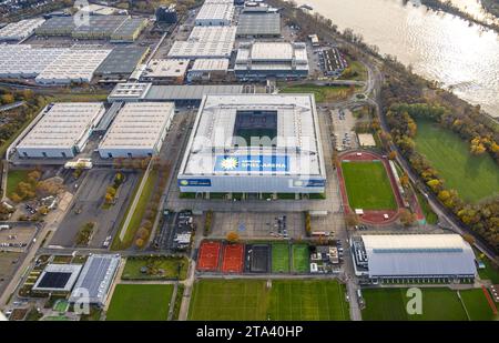 Luftbild, Bundesligastadion MERKUR SPIEL-ARENA Fußballplatz Fortuna Düsseldorf 1895 mit offenem Dach, umgeben von herbstlichen Laubbäumen, Stockum, Düsseldorf, Rheinland, Nordrhein-Westfalen, Deutschland ACHTUNGxMINDESTHONORARx60xEURO *** vue aérienne, Bundesliga Stadium MERKUR SPIEL ARENA terrain de football Fortuna Düsseldorf 1895 avec toit ouvert, entouré d'arbres à feuilles caduques automnaux, Stockum, Düsseldorf, Rhénanie, Rhénanie du Nord-Westphalie, Allemagne ACHTUNGxMINDESTHONORARx60xEURO crédit : Imago/Alamy Live News Banque D'Images