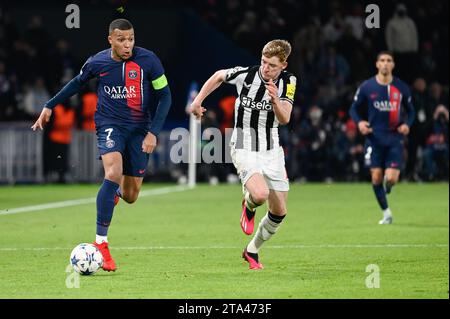 Paris, France. 28 novembre 2023. Julien Mattia/le Pictorium - PSG - Newcastle - 28/11/2023 - France/Ile-de-France (région)/Paris - Kylian Mbappe lors du match de deuxième manche du Groupe F de la Ligue des champions entre le PSG et Newcastle United au Parc des Princes le 28 novembre 2023. Crédit : LE PICTORIUM/Alamy Live News Banque D'Images