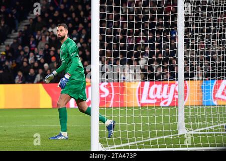 Paris, France. 28 novembre 2023. Julien Mattia/le Pictorium - PSG - Newcastle - 28/11/2023 - France/Ile-de-France (région)/Paris - Gianluigi Donnarumma lors du match de deuxième manche du Groupe F de la Ligue des Champions entre le PSG et Newcastle United au Parc des Princes le 28 novembre 2023. Crédit : LE PICTORIUM/Alamy Live News Banque D'Images