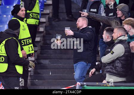 Rome, Latium. 28 novembre 2023. Fans celtiques lors du match de Ligue des Champions entre Lazio et Celtic au stade olympique, Italie, le 28 novembre 2023. Photographer01 crédit : Agence de photo indépendante / Alamy Live News Banque D'Images