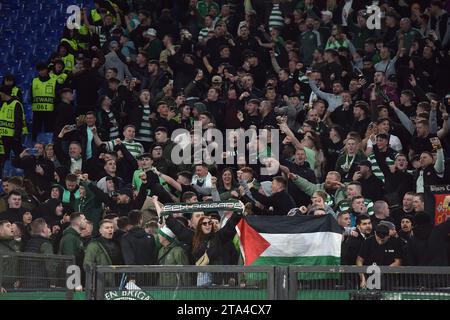 Rome, Latium. 28 novembre 2023. Fans celtiques lors du match de Ligue des Champions entre Lazio et Celtic au stade olympique, Italie, le 28 novembre 2023. Photographer01 crédit : Agence de photo indépendante / Alamy Live News Banque D'Images