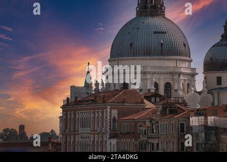 Vue du Campanile di San Marco à la Basilique Sainte Marie de la Santé ou Basilique Santa Maria Banque D'Images