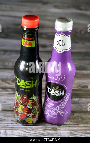 Le Caire, Égypte, novembre 24 2023 : Dash soda drink fruits aromatisés fraises, baies et grenades, délicieuse boisson gazeuse avec une variété de saveurs Banque D'Images