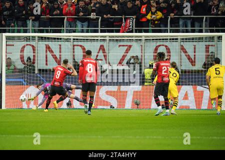 Milan, Italie. 28 novembre 2023. Olivier Giroud échoue au penalty, lors de l'AC Milan contre le Borussia Dortmund, UEFA Champions League, au stade Giuseppe Meazza. Crédit : Alessio Morgese/Alessio Morgese / Emage / Alamy Live News Banque D'Images