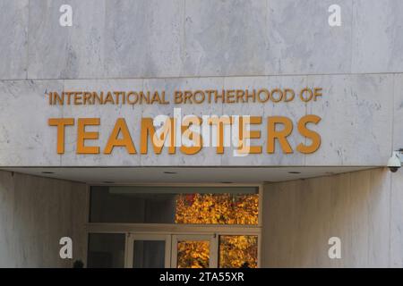 Washington, DC, États-Unis. 28 novembre 2023. Vue extérieure et signalisation du siège de la Fraternité internationale des Teamsters à Washington, DC, États-Unis, le 28 novembre 2023. Fondé en 1903, le Teamsters compte aujourd'hui plus d'un million de membres. (Photo de Carlos Kosienski/Sipa USA) crédit : SIPA USA/Alamy Live News Banque D'Images