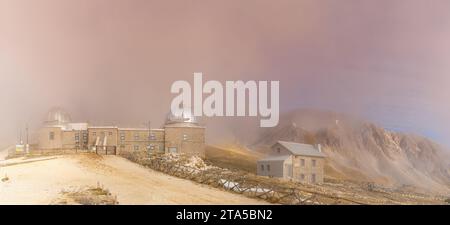 Campo Imperatore, Italie - 20 novembre 2023 : vue de l'Observatoire astronomique des Abruzzes à Campo Imperatore dans les Abruzzes Banque D'Images