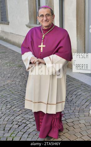 Le cardinal de Milan Mario Delpini visite la communauté d'Alzano Lombardo, Lombardie, Italie Banque D'Images