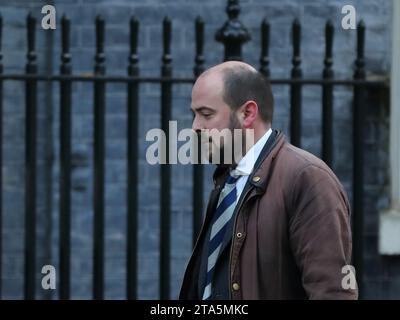 Londres, Royaume-Uni. 28 novembre 2023. Richard Holden, président du Parti conservateur, arrive à la réunion du Cabinet. Banque D'Images