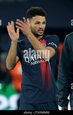 Paris, France. 29 novembre 2023. Goncalo Ramos du PSG salue les supporters après le match de football UEFA Champions League, Groupe F entre le Paris Saint-Germain et Newcastle United le 28 novembre 2023 au Parc des Princes à Paris, France - photo Jean Catuffe/DPPI crédit : DPPI Media/Alamy Live News Banque D'Images