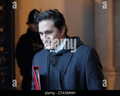 Londres, Royaume-Uni. 28 novembre 2023. Johnny Mercer, ministre d'État (ministre des anciens Combattants), arrive à la réunion du Cabinet. Banque D'Images