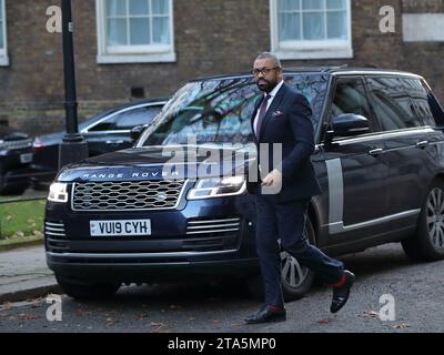 Londres, Royaume-Uni. 28 novembre 2023. James intelligemment, secrétaire d'État au ministère de l'intérieur arrive à la réunion du Cabinet. Banque D'Images