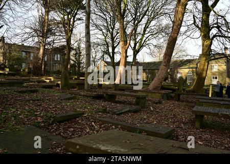 Haworth Parsonage, et cimetière aux couleurs de l'automne, West Yorkshire Banque D'Images