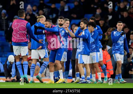 Manchester, Royaume-Uni. 28 novembre 2023. Kyle Walker #2 de Manchester City encourage ses coéquipiers lors de l'échauffement avant le match de l'UEFA Champions League Group G Manchester City vs RB Leipzig au Etihad Stadium, Manchester, Royaume-Uni, le 28 novembre 2023 (photo de Conor Molloy/News Images) à Manchester, Royaume-Uni le 11/28/2023. (Photo de Conor Molloy/News Images/Sipa USA) crédit : SIPA USA/Alamy Live News Banque D'Images