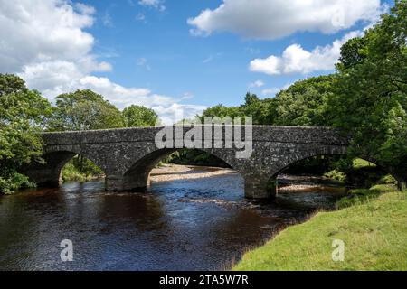 Pont de Whita au-dessus de la rivière Swale, près de Feetham à Swaledale. Banque D'Images