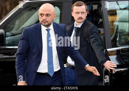 Londres, Royaume-Uni. 29 novembre 2023. Sajid Javid, ancien secrétaire d’État à la Santé et aux Affaires sociales, arrive pour témoigner dans le cadre de l’enquête britannique sur la Covid-19, une enquête publique indépendante sur la réponse du Royaume-Uni à la pandémie de COVID-19 et sur son impact. et de tirer des leçons pour l'avenir qui se tiendra à Dorland House dans l'ouest de Londres. Crédit : MARTIN DALTON/Alamy Live News Banque D'Images