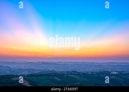 Lanscape en Italie au coucher du soleil, Marche de Ripatransone Banque D'Images