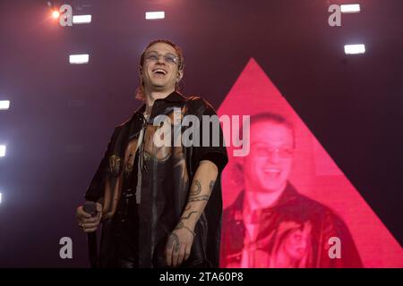 Naples, Italie. 29 janvier 2022. Filippo Maria Fanti, connu sous le nom d'Irama, un chanteur italien, rappeur se produit en direct à Naples dans 'No stress tour 2023' à Palaparthenope. (Photo Francesco Cigliano/SOPA Images/Sipa USA) crédit : SIPA USA/Alamy Live News Banque D'Images