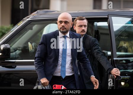 Londres, Royaume-Uni. 29 novembre 2023. Le député Sajid Javid, ancien secrétaire d’État à la Santé et aux Affaires sociales, arrive à Dorland House pour témoigner dans le cadre de l’enquête COVID. L’enquête, présidée par la baronne Heather Hallett, a été mise en place pour examiner la réponse du Royaume-Uni à la pandémie de Covid-19 et son impact, le module 2 étant axé sur la prise de décision politique et administrative fondamentale. Crédit : Wiktor Szymanowicz/Alamy Live News Banque D'Images