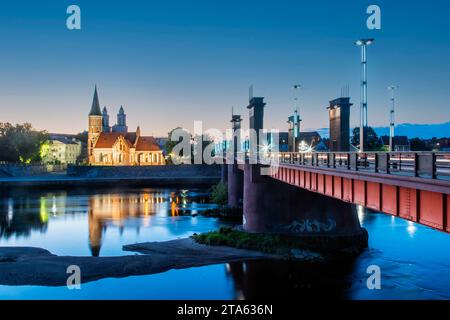 Kaunas, Lituanie. Vue sur la ville depuis le bord de la rivière Nemunas Banque D'Images