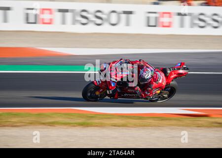 ENEA Bastianini d'Italie et Ducati Lenovo Team roulent lors de la séance d'essais du MotoGP Gran Premio Motul de la Comunitat Valenciana sur Novembb Banque D'Images