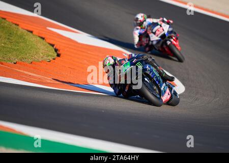 Franco Morbidelli d’Italie et Monster Energy Yamaha MotoGP (à l’avant) et Alex rins d’Espagne et LCR Honda (au début) ont couru pendant la séance de qualification Banque D'Images