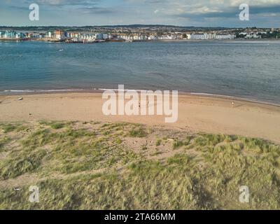 Vue aérienne de l'estuaire de la rivière exe, regardant vers Exmouth, et vu du dessus Dawlish Warren, Devon, Grande-Bretagne. Banque D'Images