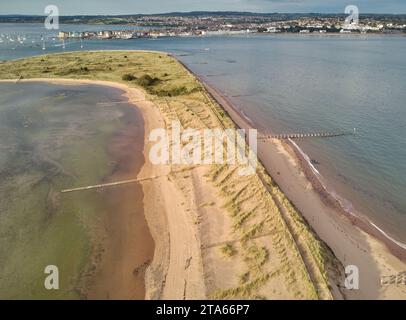 Vue aérienne de l'estuaire de la rivière exe, regardant vers Exmouth, et vu du dessus Dawlish Warren, Devon, Grande-Bretagne. Banque D'Images