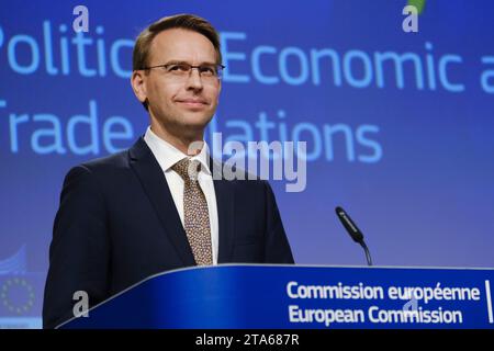 Bruxelles, Belgique. 29 novembre 2023. Porte-parole de la Commission européenne, Peter STANO, sur le rapport conjoint sur les relations UE-Turquie à Bruxelles, Belgique, le 29 novembre 2023. Crédit : ALEXANDROS MICHAILIDIS/Alamy Live News Banque D'Images