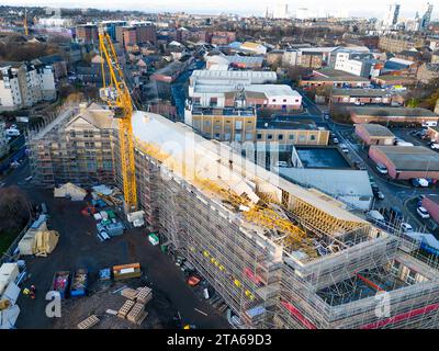 Novembre 2023. Effondrement d’une grue de construction ce matin sur le site de construction Drum à Stead’s place près de Leith Walk à Leith Édimbourg, en Écosse Banque D'Images