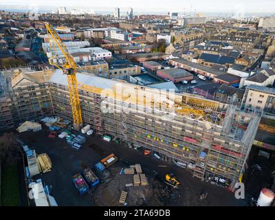 Novembre 2023. Effondrement d’une grue de construction ce matin sur le site de construction Drum à Stead’s place près de Leith Walk à Leith Édimbourg, en Écosse Banque D'Images