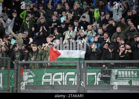 Rome, Latium. 28 novembre 2023. Fans celtiques lors du match de Ligue des Champions entre Lazio et Feyenoord au stade olympique, Italie, le 07 novembre 2023. Crédit : massimo insabato/Alamy Live News Banque D'Images