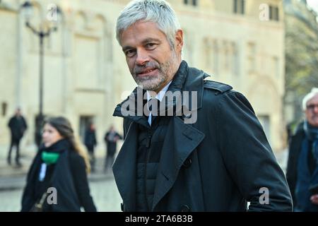 Lyon, France. 29 novembre 2023. Laurent Wauquiez lors des funérailles de l'ancien maire de Lyon et ancien ministre de l'intérieur Gérard Collomb à la cathédrale Saint-Jean de Lyon, France, le 29 novembre 2023. Samedi, l’ancien ministre de l’intérieur et partisan précoce d’Emmanuel Macron Gérard Collomb, est décédé à l’âge de 76 ans. Il a annoncé en 2022 qu'il souffrait d'un cancer de l'estomac. Photo Julien Reynaud/APS-Medias/ABACAPRESS.COM crédit : Abaca Press/Alamy Live News Banque D'Images