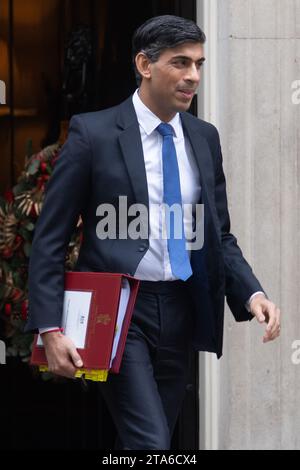 Londres, Royaume-Uni. 29 novembre 2023. Le Premier ministre britannique Rishi Sunak quitte Downing Street pour les PMQ. Crédit : Justin ng/Alamy Live News. Banque D'Images