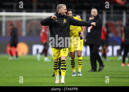 Milan, Italie. 28 novembre 2023. Marco Reus du Borussia Dortmund célèbre la fin du match de football de l'UEFA Champions League entre l'AC Milan et le Borussia Dortmund. Crédit : Marco Canoniero/Alamy Live News Banque D'Images