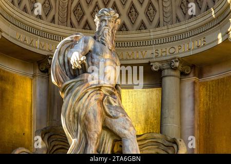 Las Vegas ; USA ; 16 novembre 2023 : statue de la célèbre fontana di trevi du Caesars Palace au milieu du Boulevard et du Strip de Las Vegas Banque D'Images