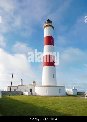 Tarbat Ness Lighthouse est la plus haute lampe de navigation en Écosse et la troisième plus haute en Grande-Bretagne, il est situé près de Portmahomock. Banque D'Images