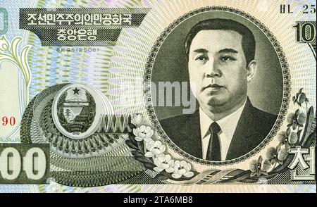 Fragment de billet de banque nord-coréen 1000 gagné avec portrait de Kim il Sung (1912-1994). Homme politique coréen et fondateur de la Corée du Nord, sous laquelle il gouvernait Banque D'Images